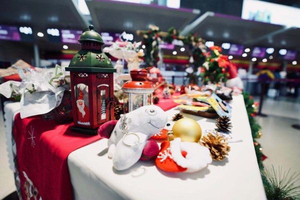 吉祥航空787成功首航重慶、三亞