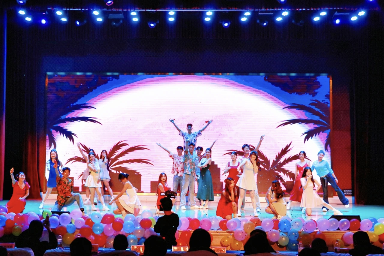 1765450182355657.jpg mmexport1765448446265.jpg